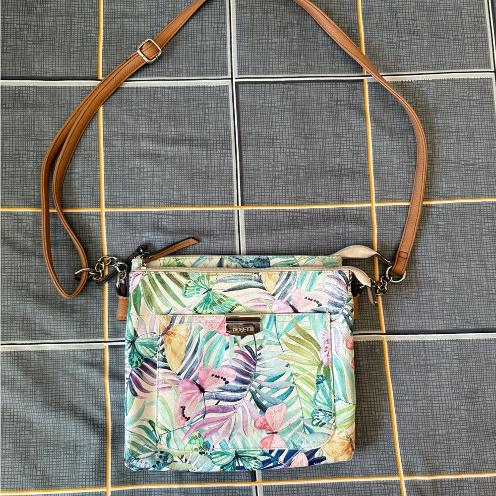 👜Rosetti Crossbody Bag with Vibrant Floral Design Like New 9 1/2 x 9”